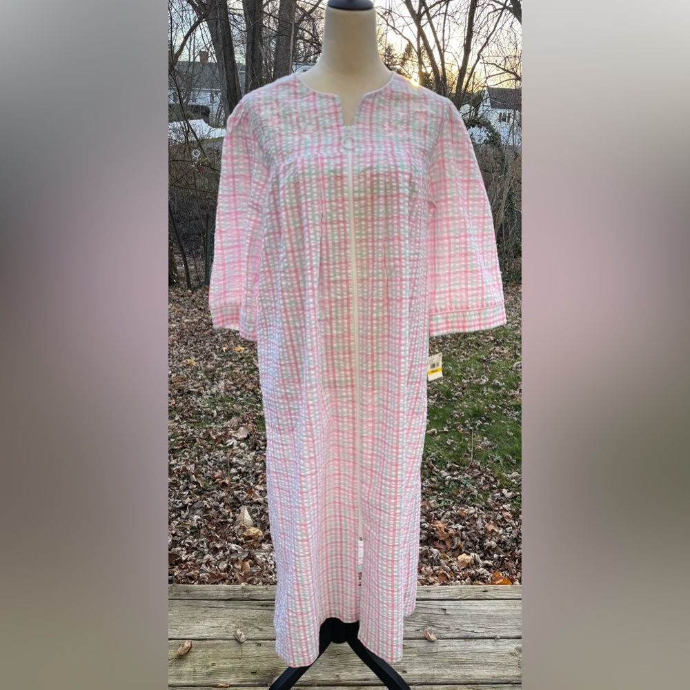 Miss Elaine Robe House Dress Womens Medium Pink &Mint Embroidered Seersuck
